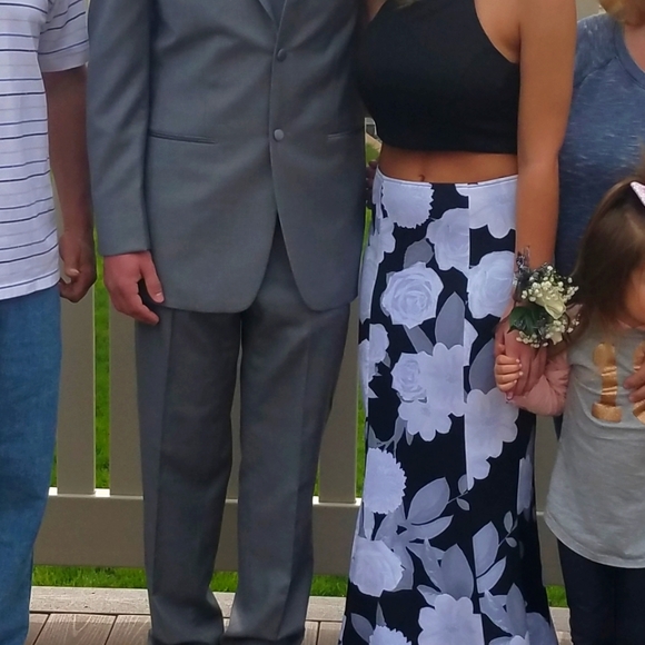 2 Piece Black and Grey Floral Gown Size 7 - Picture 2 of 3